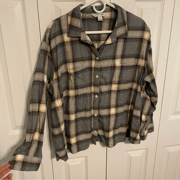 Bundle of 4 Old Navy Fall Long Sleeve Tops (1 Sweater,2 Shirts,1 Button Down) - Picture 2 of 13